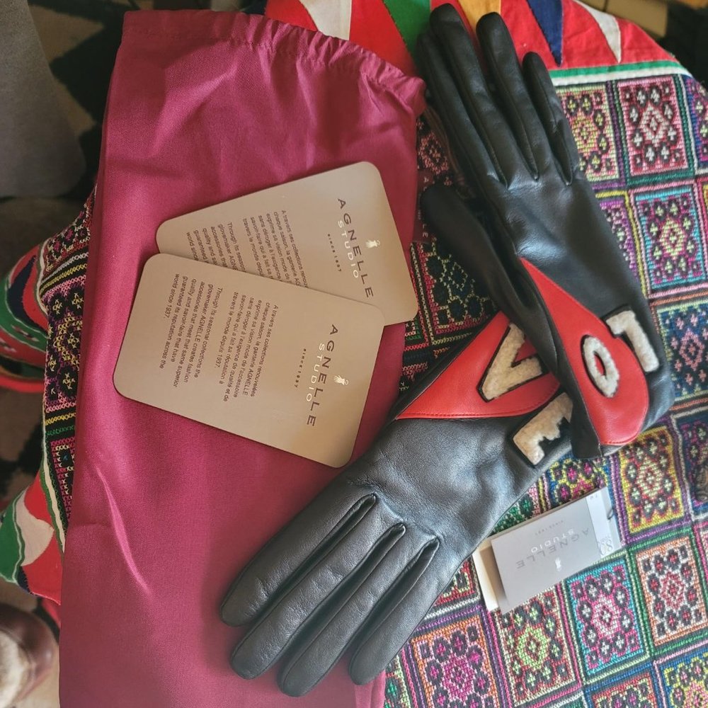 "RARE" Agnelle "LOVE" Black, Lambskin and Alpaca Gloves, Size: 7, BRAND NEW